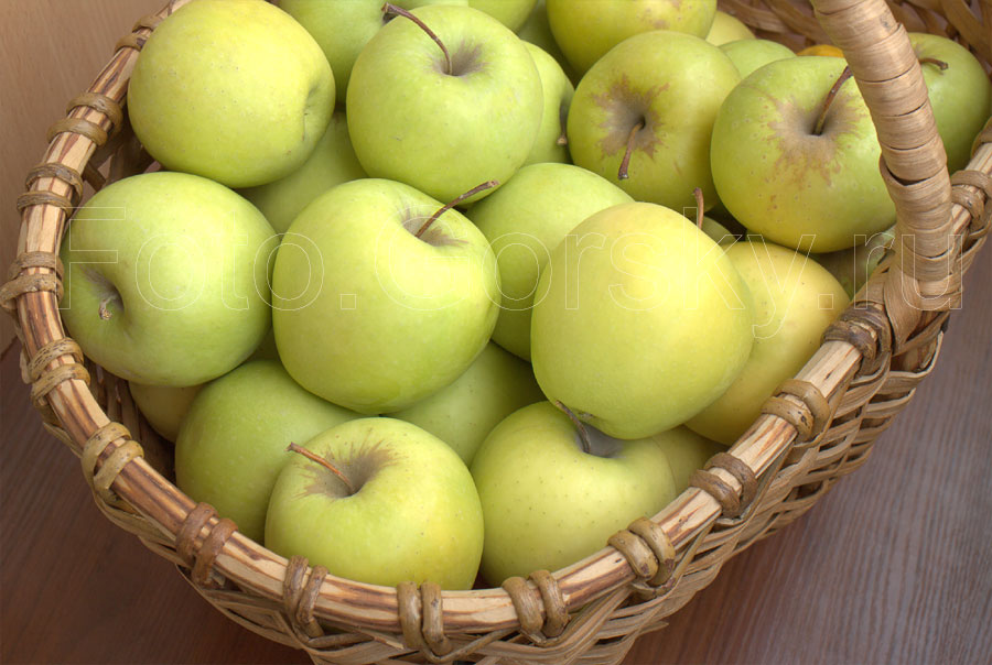 Яблоки в корзине. Фотографии прродуктов питания